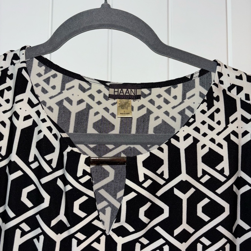 Haani Black and White Graphic Short Sleeve Blouse